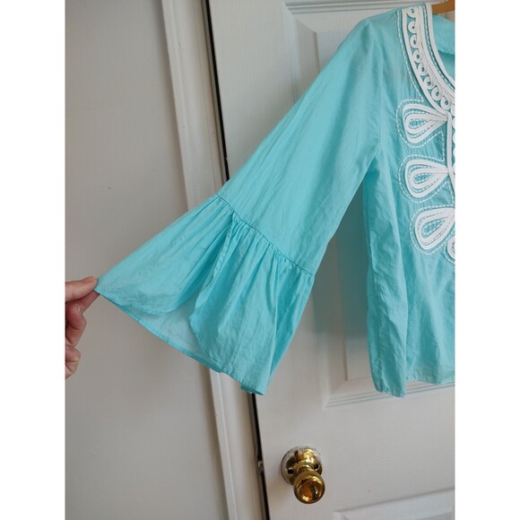 Lilly Pulitzer Size XS Blouse Flared Sleeve Blue White Embroidered V-Neck - Picture 3 of 4